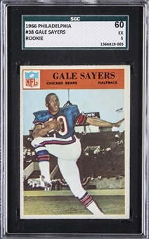 1966 Philadelphia #38 Gale Sayers Rookie Card - SGC EX 60 (5)